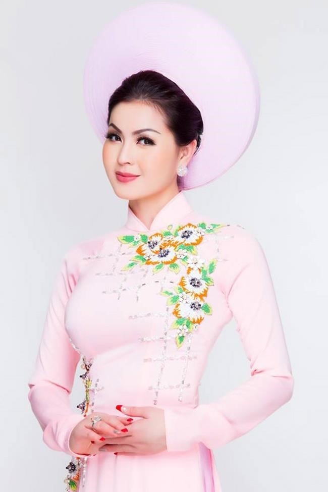 Yến Vy là một nữ diễn viên, ca sĩ và người mẫu nổi tiếng Việt Nam, được biết đến qua nhiều vai diễn ấn tượng trên màn ảnh nhỏ và lớn.