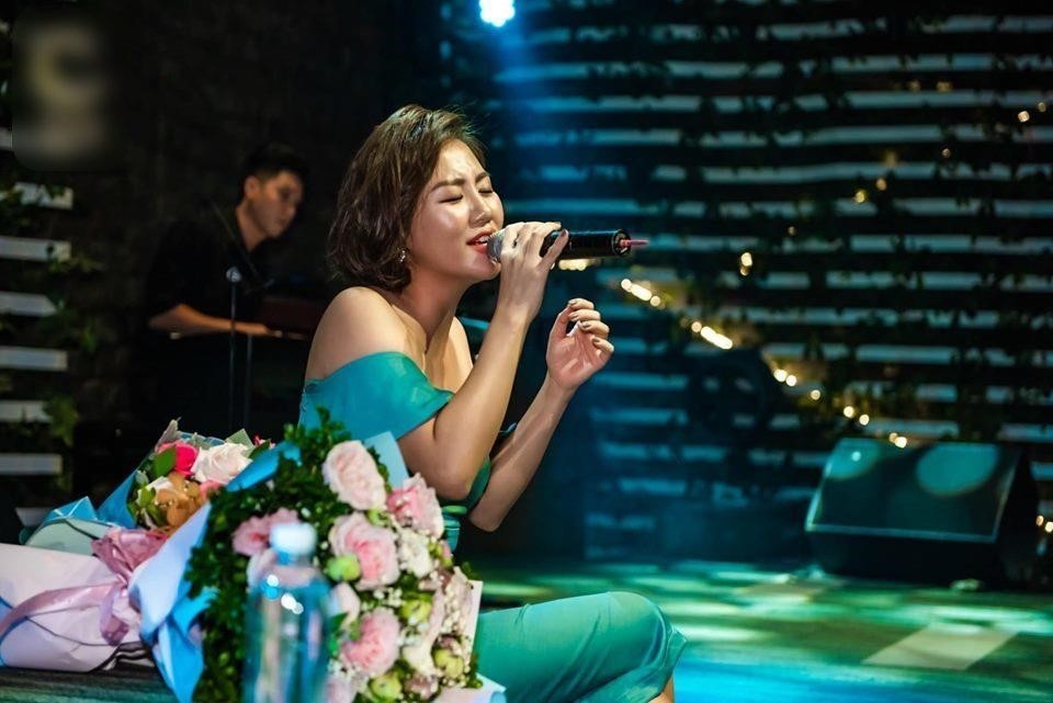 Văn Mai Hương đã tiếp tục phát hành các bài hát mới.
